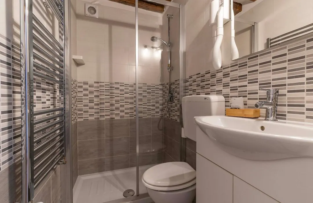 Ca' Leoncino - Venice Canal Front Apartment-1