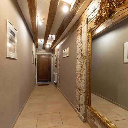 Ca' Leoncino - Venice Canal Front Apartment-3