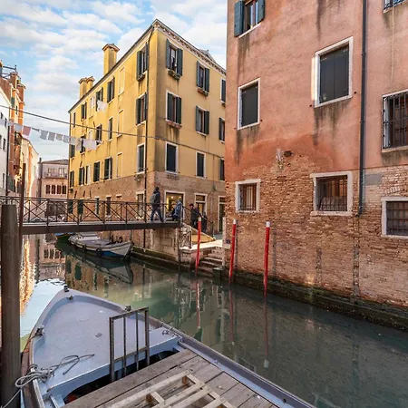 Ca' Leoncino - Venice canal front apartment-2