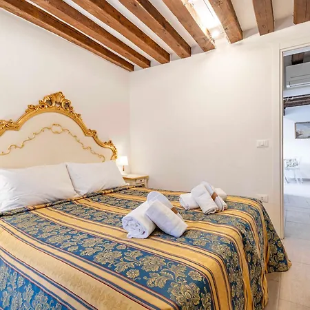 Ca' Leoncino - Venice Canal Front Apartment-2